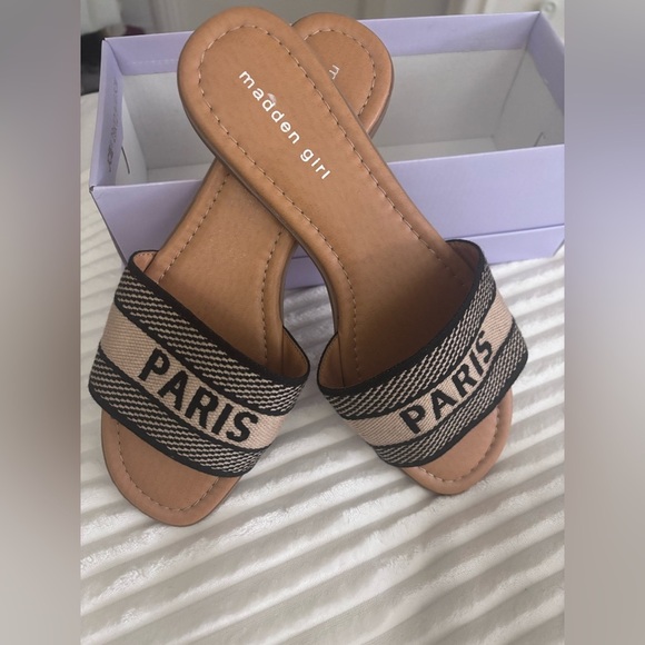 Madden Girl Paris Tan and Black Sandals - Picture 1 of 6